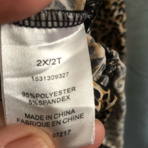 Warehouse One 2x  Brown/ tan ruched sides- 23” pit to pit. New or like new - Picture 4 of 6